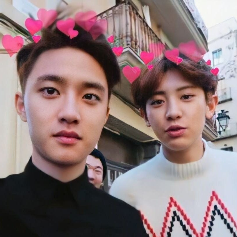 92LOOKS's tweet photo. Happy birthday Soo ♥️
#30RosesForDO https://t.co/R4jQIa33vk