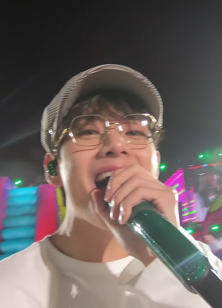 thvrandom's tweet image. #v