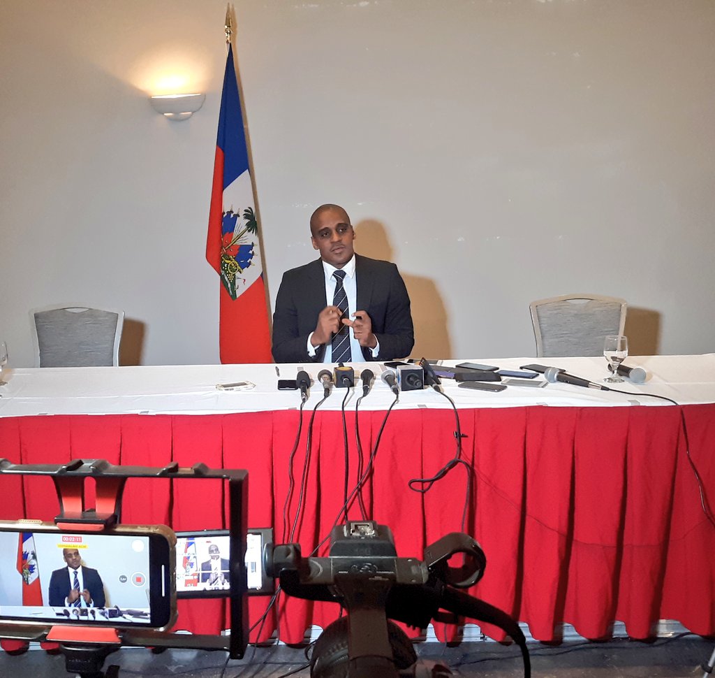 Anthropost05's tweet photo. En conférence de presse ce lundi 10 Janv. 2022 #MeNewtonStJuste  affirme que plus de 700.000 dollars US ont transité à travers plusieurs banques haïtiennes pour concrétiser l'assassinat de @moisejovenel et dénonce la lenteur de la justice haïtienne dans ce dossier. @Anthropost05 https://t.co/nenABLFmz0