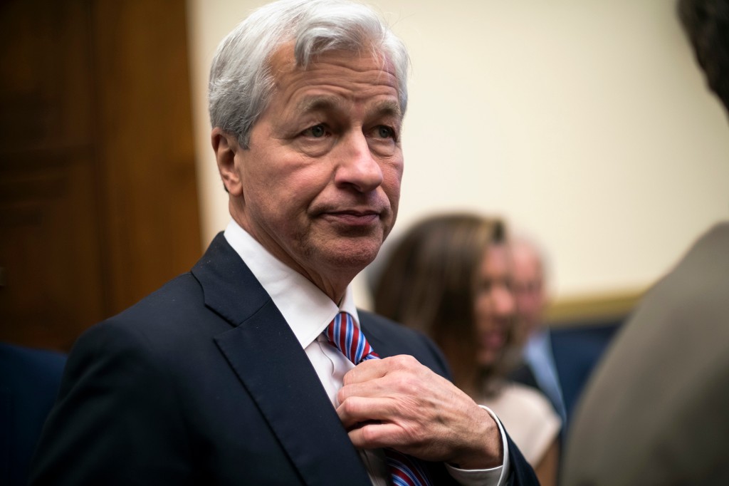 RT @nypost: JPMorgan CEO Jamie Dimon threatens to fire unvaccinated workers https://t.co/DhSW5U3So1 https://t.co/jbtmqcUTWM