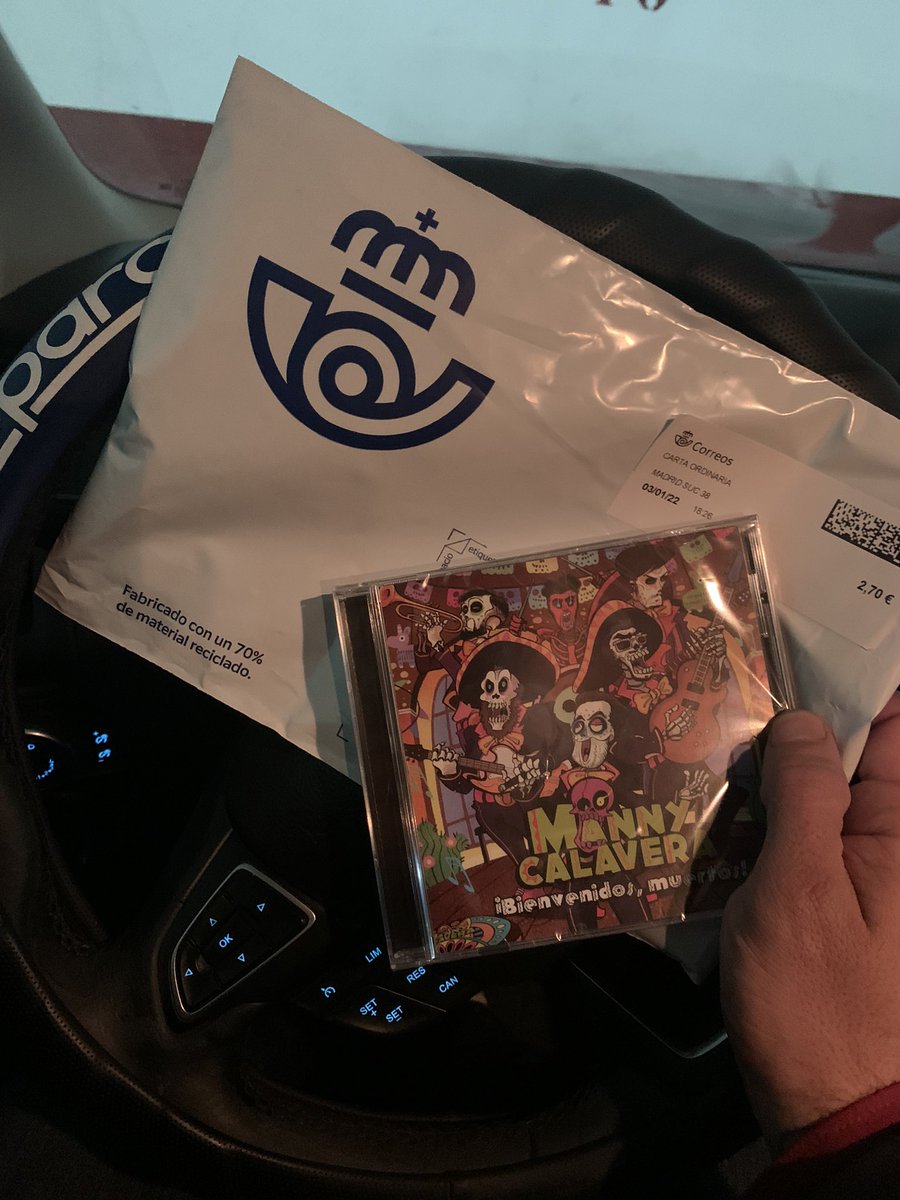 AdrianMarAl's tweet photo. Vaaamos a estrenar el lector de discos del coche con los buenos de @MCalaveraBand 💀 https://t.co/zOvL9ZYgiS