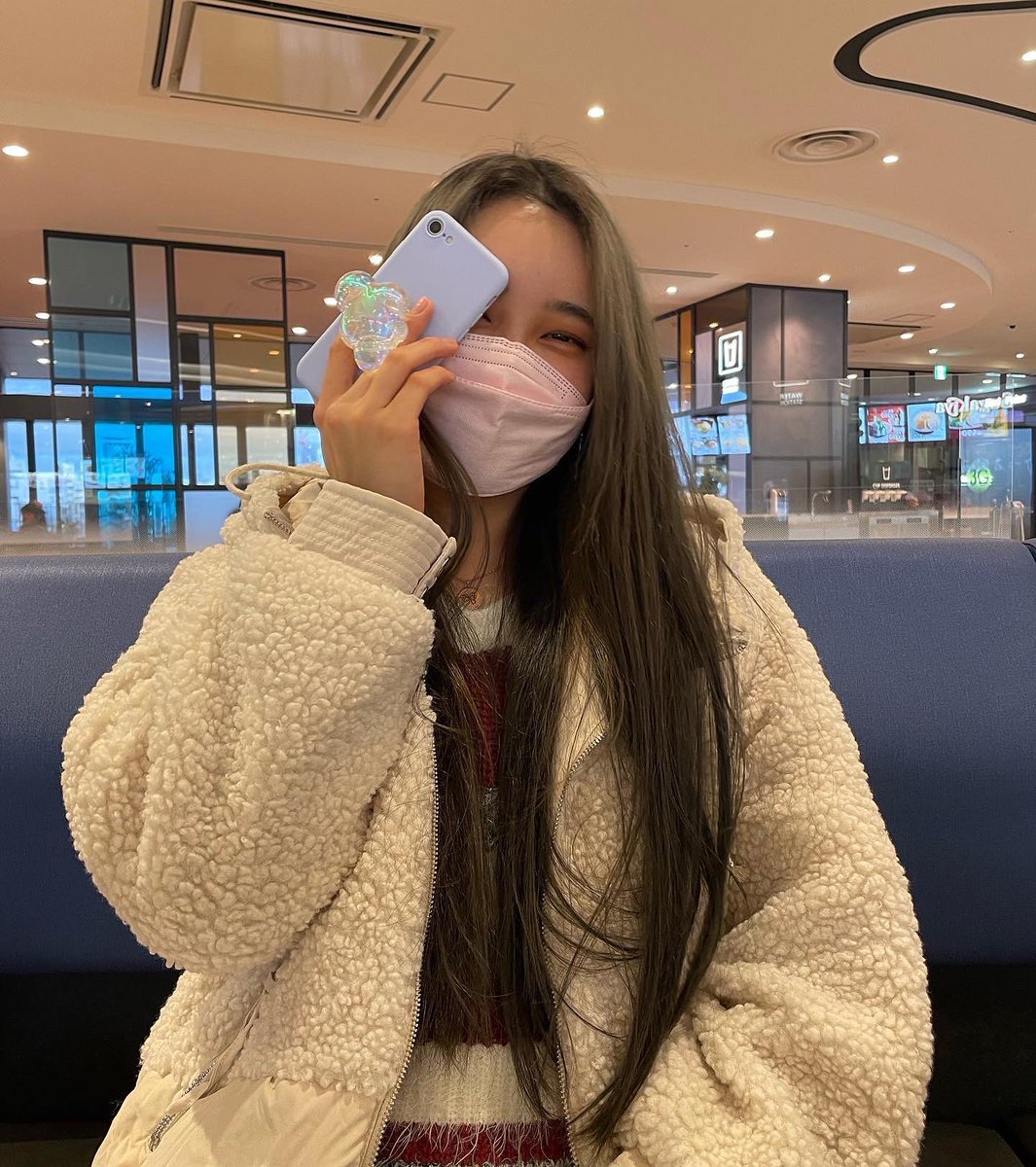 miupics's tweet photo. [220111] #MIU instagram update https://t.co/7s42t0S2Eg