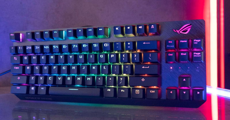 ASUS_ROG_IN's tweet photo. Play like a pro and rise above the battlefield crowd.
Shooters on deck! The #ROG Strix Scope TKL is setting its sights on your desk. Zoom in on all the details here: https://t.co/2u0MU6gZOy
#RGB #CherryMXSwitches #AuraSync #Gaming #GameAtHome #CraftedCompact #ActionReady