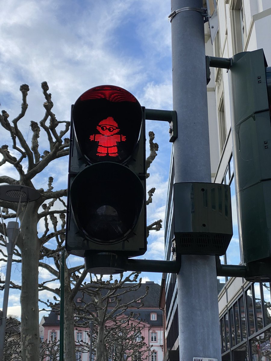 Prof_Schmitt's tweet photo. As of today, the city of q#Mainz, Germany requires #handsanitizing before you can cross the street - takes 2 seconds and reduces incidences by 10% versus the competitor city of #Wiesbaden :-). My #fake news for the day … https://t.co/wXnVd5MkCd