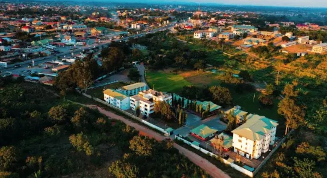 watsuptek's tweet photo. Just In 📌📌📌
Application for bed spaces at DoS approved Private Hostels in KNUST is opened.  Kindly apply through the link below; 
for freshman: https://t.co/uvjnH2qUg7

for continuing students: https://t.co/WW2hbK9r2E

#WatsuptekReport https://t.co/0bs5od17tq