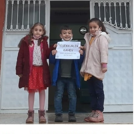 Abidinbageker1's tweet photo. Öğrencilerimizin yüzünde tebessüme vesile olduğu için tüm KAHEV üyelerine çok teşekkürler. 
#mesutçerko
#kahev
#hataymem https://t.co/wljAkPP75J