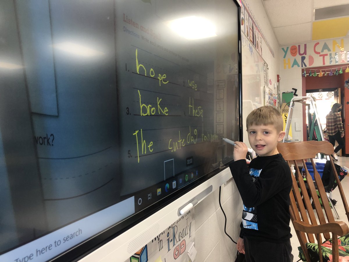 We love hands on phonics! #tweetingtuesday #gwcstrong <a href="/NSDCarver/">Carver Elementary</a>