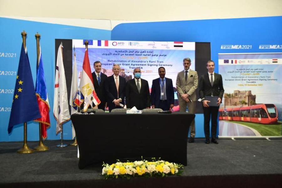 EIB's tweet photo. In #Egypt we explored best approaches to finance #SustainableTransport on a panel organised by @EUinEgypt and Ministry of Transport on the sidelines of #TransMEA.
The panel discussed #innovative ways for financing vital infrastructure globally & in Egypt👉https://t.co/f2EMuepe53 https://t.co/HBl0DadVJr