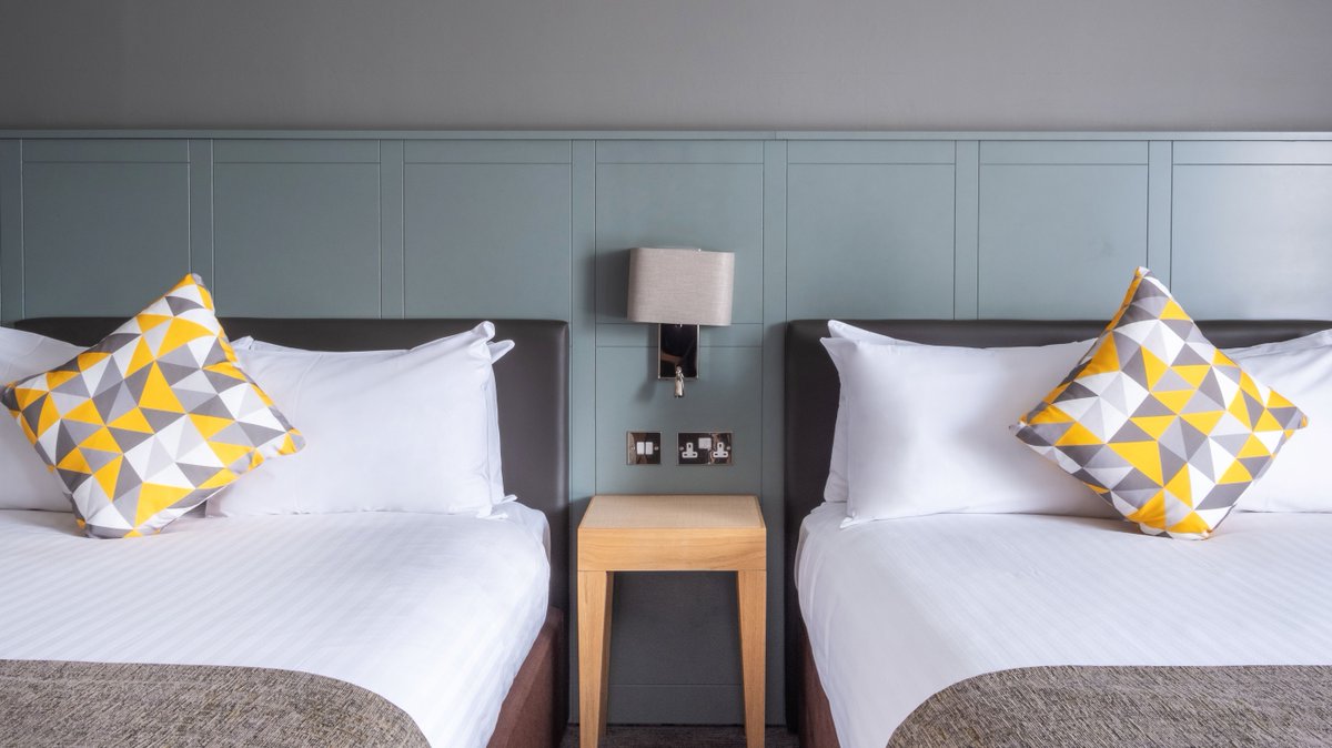 𝑩𝒆𝒂𝒕 𝒕𝒉𝒆 𝑱𝒂𝒏𝒖𝒂𝒓𝒚 𝒃𝒍𝒖𝒆𝒔! ❄️ 
Visiting Leicester? We are close to the city centre with an open lobby, meeting facilities and spacious bedrooms providing you with the perfect stay 🛌 
Book now → bit.ly/3BwZWgP
#Leicester #VisitLeicester