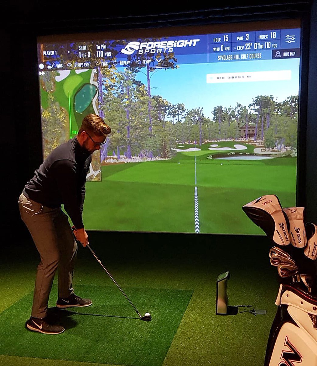 Golfstrategy's tweet photo. En un simulador de @ForesightEurope, el campo nunca cierra, 24 horas ininterrumpidas , todos los días del año sin importar el tiempo que haga fuera. Tenemos soluciones para casi todos los presupuestos. Llámenos !! https://t.co/UrqrfvB46T