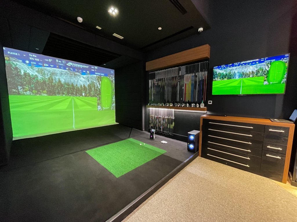 Golfstrategy's tweet photo. En un simulador de @ForesightEurope, el campo nunca cierra, 24 horas ininterrumpidas , todos los días del año sin importar el tiempo que haga fuera. Tenemos soluciones para casi todos los presupuestos. Llámenos !! https://t.co/UrqrfvB46T