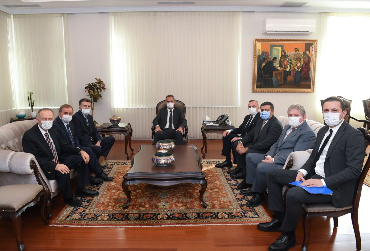 hamikoc_'s tweet photo. Milli Eğitim Bakanımız sayın Prof. Dr. Mahmut Özer’i ziyaret ettik.
Yüz yüze eğitim sürecindeki kararlılıkları için kendilerine teşekkür ettik.

#meb #mahmutözer #eğitim https://t.co/wHoYSsmcXz