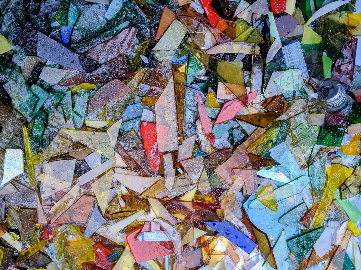 Seeing as we've stayed shut during January, some of our #Members are helping with a clear out.

It's not often our glass ends up in #recycling. Hate to not use it. We keep shards in six 'colours' - if anyone can use small glass pieces, get in touch?