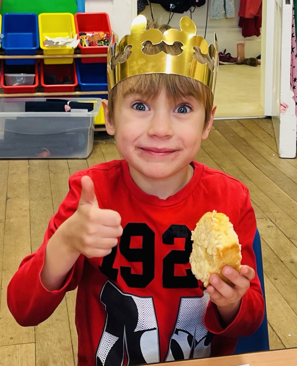 CarrdusRec's tweet photo. What a fantastic day celebrating “le nouvel An” we had in our French lesson! We shared a New Year’s Day cake. The youngest children had to stay under the table whilst it was cut! If you find a hidden bean in the cake- the winner gets a crown and is king for a day! @CarrdusSchool https://t.co/rbWUVJmN3Q