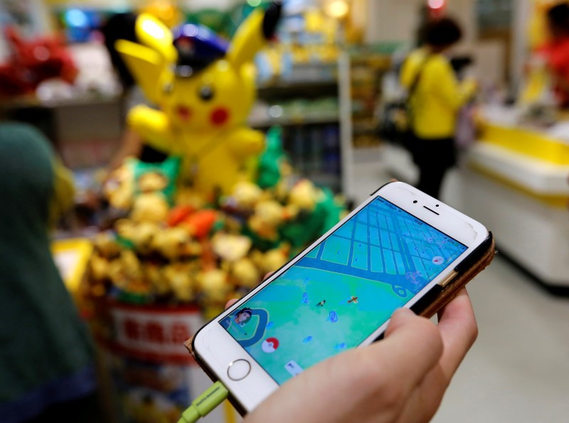 ElEspacioGeek's tweet photo. Despiden a dos policías de Los Angeles tras ignorar un robo en curso porque preferían jugar a Pokémon https://t.co/lo9ptrvNXN