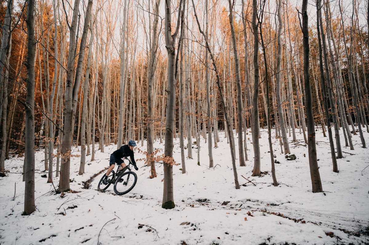 Daylight hours may be in short supply, but there are some truly special moments to be had for those willing to brave the elements.⁠
⁠
Honza Volf seeking out ribbons of dirt amongst the snow in the Cypress Hybrid Jacket.⁠

📸 .@lukasneasiphoto