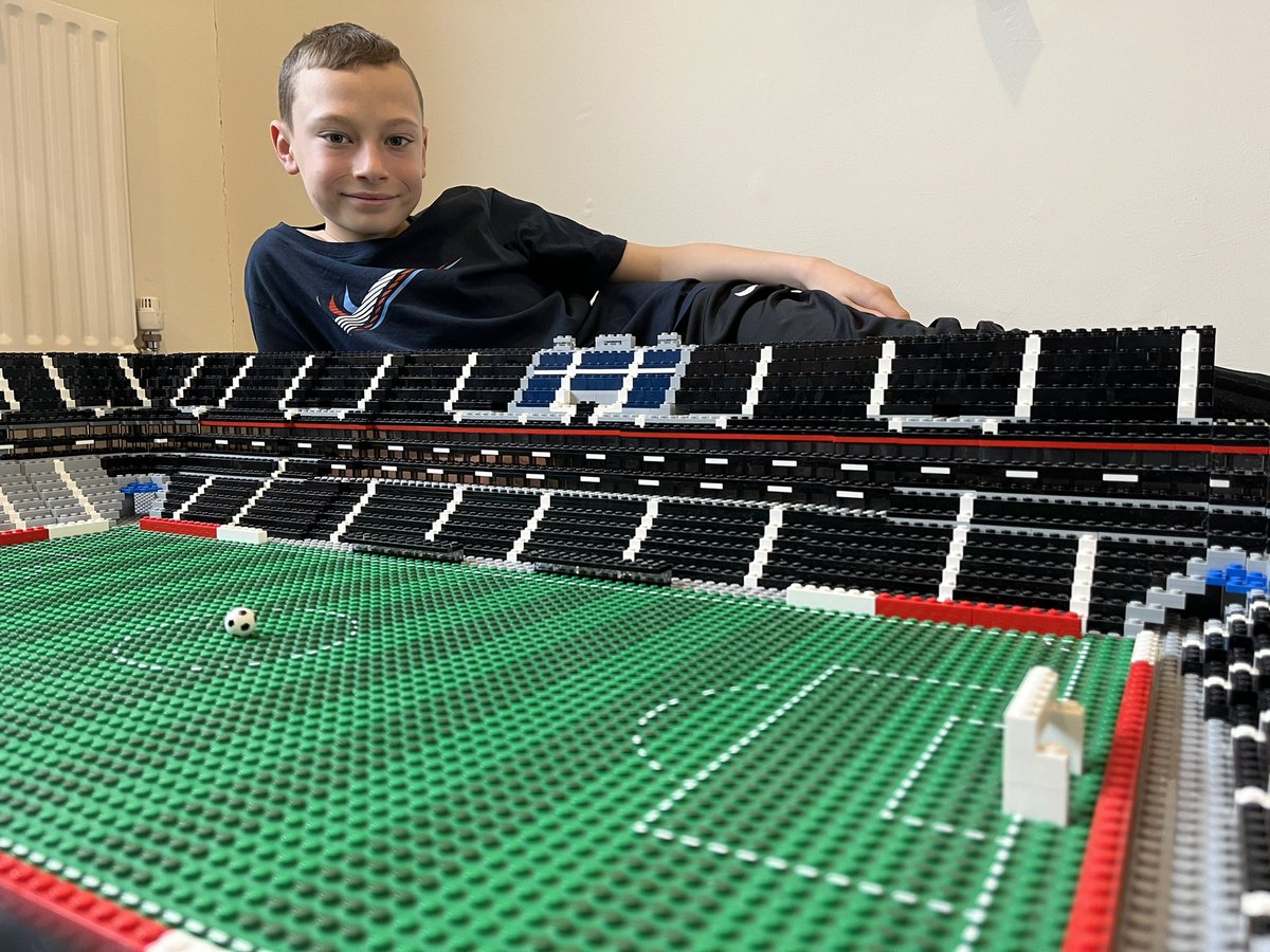 AwayDayJoe_'s tweet photo. 🚨Update!!!🚨

@Eintracht in #Lego 

One more stand before I can start on the outside… 🏗🏟🦅

@eintracht_eng @eintracht_us @A_Toure38 @IndeedDeutsch @DeuBaPark #SGE #Waldstadion https://t.co/KR1ikuivds