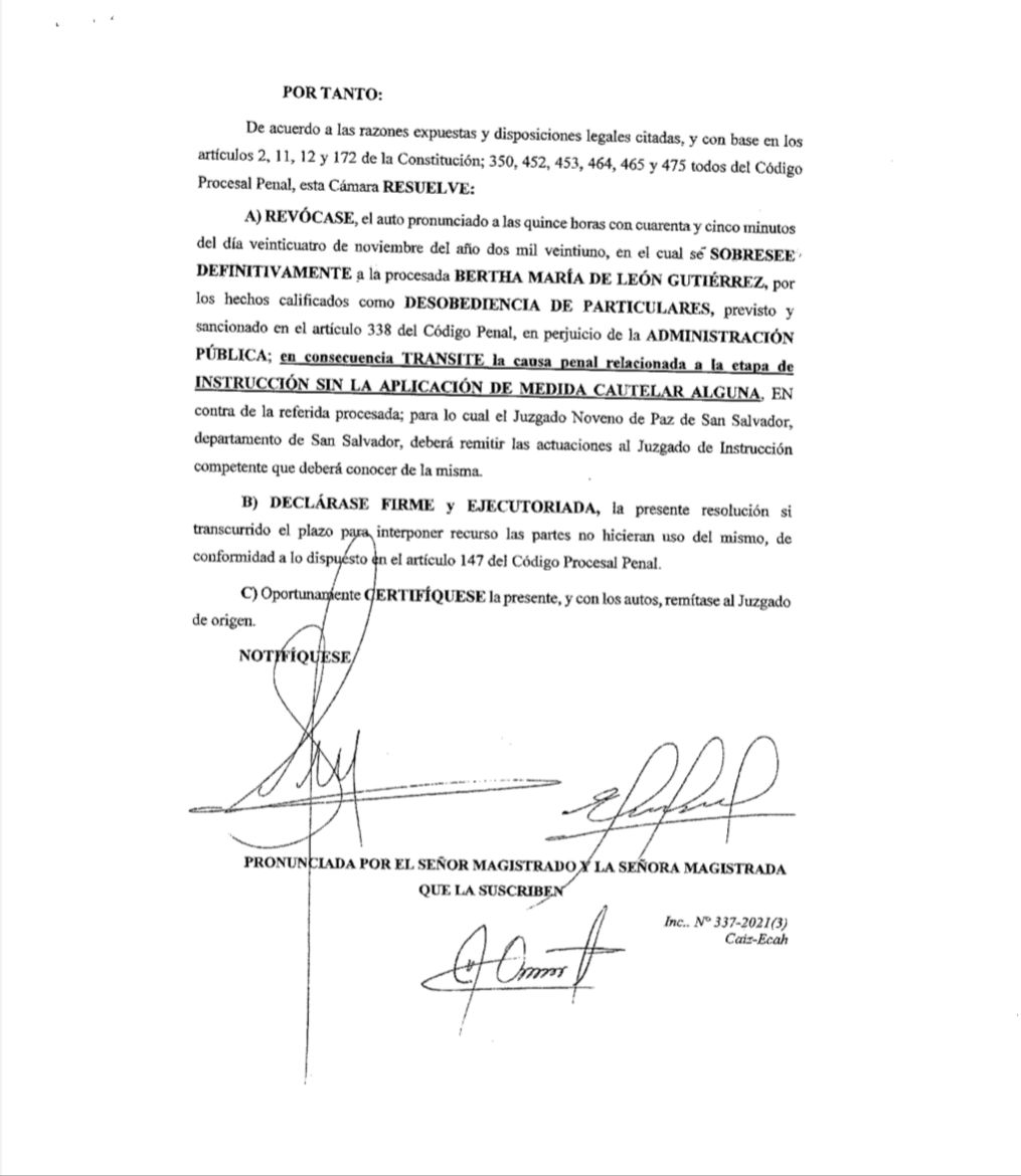 radioyskl's tweet photo. #LoÚltimo || La @FGR_SV informa que la Cámara Tercera de lo Penal de la Primera Sección del Centro ha resuelto revocar el sobreseimiento definitivo otorgado a Bertha De León, acusada por Desobediencia de Particulares. El caso pasa a Instrucción sin medidas cautelares. https://t.co/H65aypiJ0J