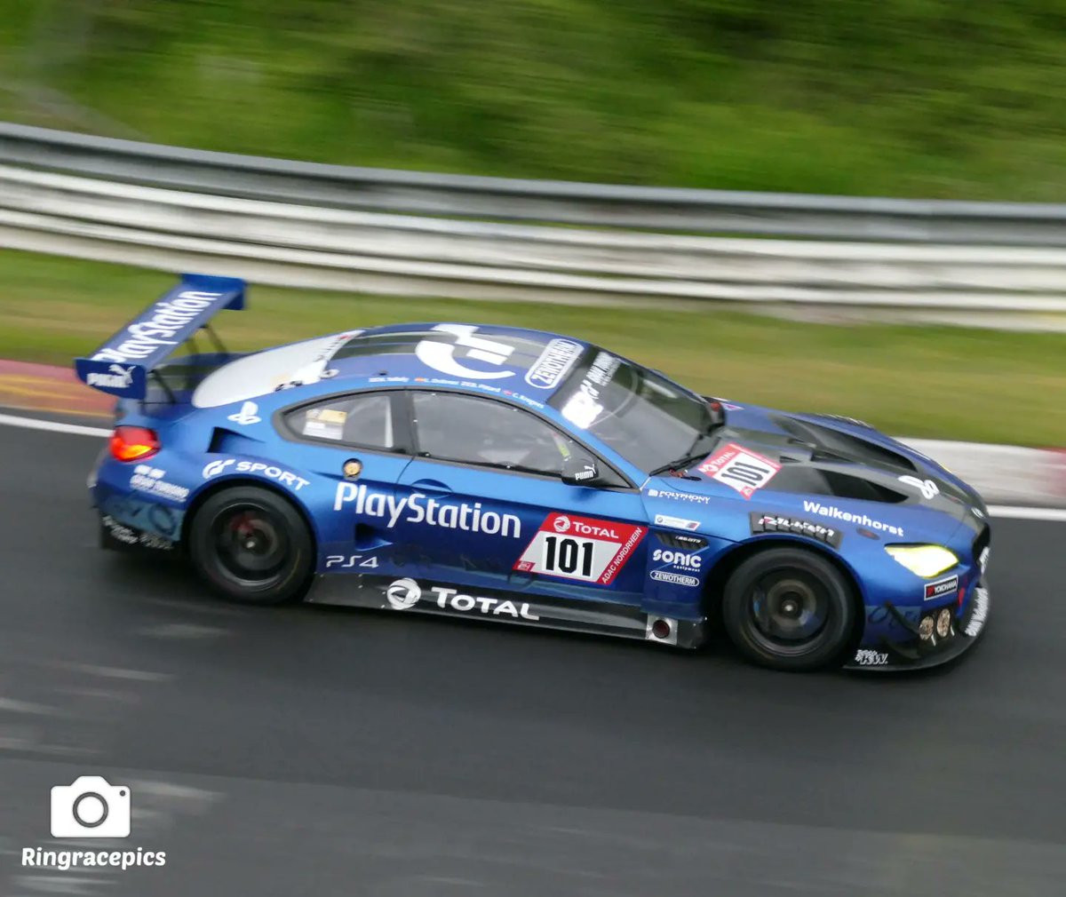 ringracepics's tweet photo. #throwback meines persönlichen Lieblingsdesign.
Der blaue Bulle 💙🔥 von @Walkenhorst_MS beim Qualirennen zum @24hNBR 2019 im @PlayStation Design

#101 Playstation BMW M6 GT3 
@Walkenhorst_MS
@David_Pittard
@nickcatsburg
@JodyFannin 
@BmwWalkenhorst https://t.co/fFf54ByHpF