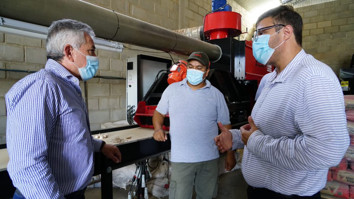amolinalarioja's tweet photo. En la visita a Frutos de San Nicolás acordamos ampliar y poner en condiciones con equipamiento el galón donde se producen hortalizas. 
La industria es fundamental para poner de pie nuestra provincia. Con inversión y producción generaremos más puestos de trabajo. https://t.co/YHrYAQrg5T