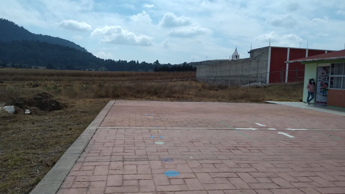 C_FerRuiz's tweet photo. @alfredodelmazo Señor Gobernador ojalá pueda apoyarnos en el CAM No.71 de Tenango del Valle donde esta mi hermano, pues los niños corren peligro porque no tienen una barda perimetral y la malla ya se derribó @gerardomonroy https://t.co/IK5fPW9F4Q