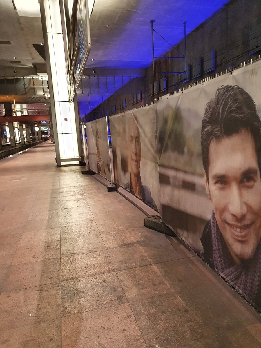 Wat ik me nu al een tijd afvraag <a href="/NMBS/">NMBS</a>, waarom blijven er op sommige perrons in station <a href="/Stad_Antwerpen/">Stad Antwerpen</a> van die lelijke Herras hekwerken staan? #nut?