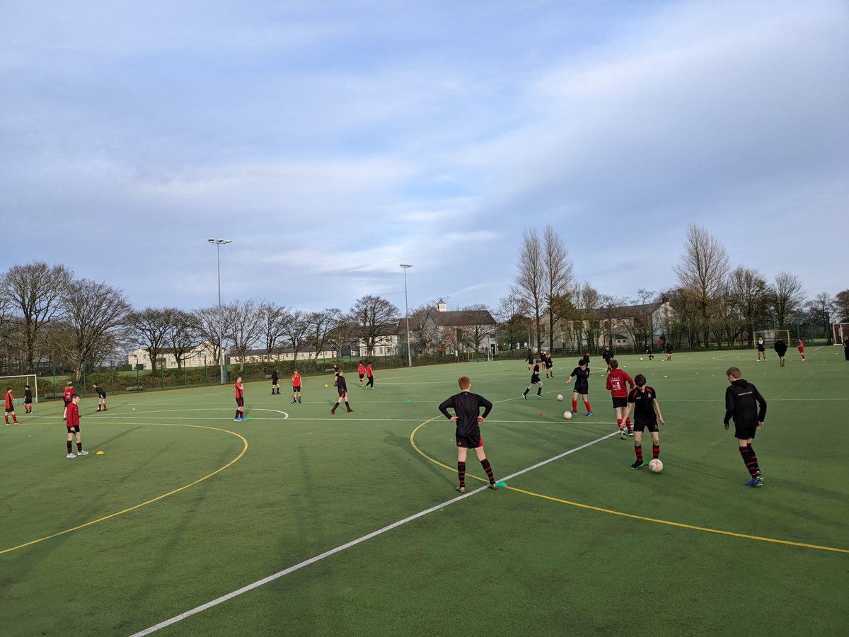 ShebbearCollege's tweet photo. This term our focus sports during games lessons are football and netball - here's Form 3 and 4 working hard in football practice this afternoon! ⚽️
#Football #Netball #Sport #ShebbearSport #GamesLesson #LentTerm https://t.co/VK8nVcvc2m