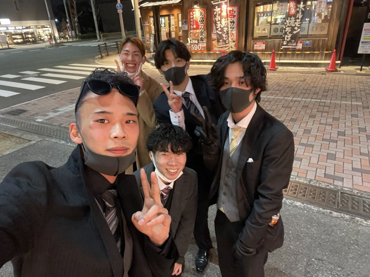 kouta130624's tweet photo. この度無事成人式を迎えました！
ここまで育ててくれたオカン、オトン、そして周りの皆さんほんとにありがとうございます🙇‍♂️
そしてこれからも何かと迷惑かけることがあると思いますがよろしくお願いします！
くっそ久しぶりに会った子とかと喋れてめっちゃ楽しかった！ https://t.co/8lwuEQruco