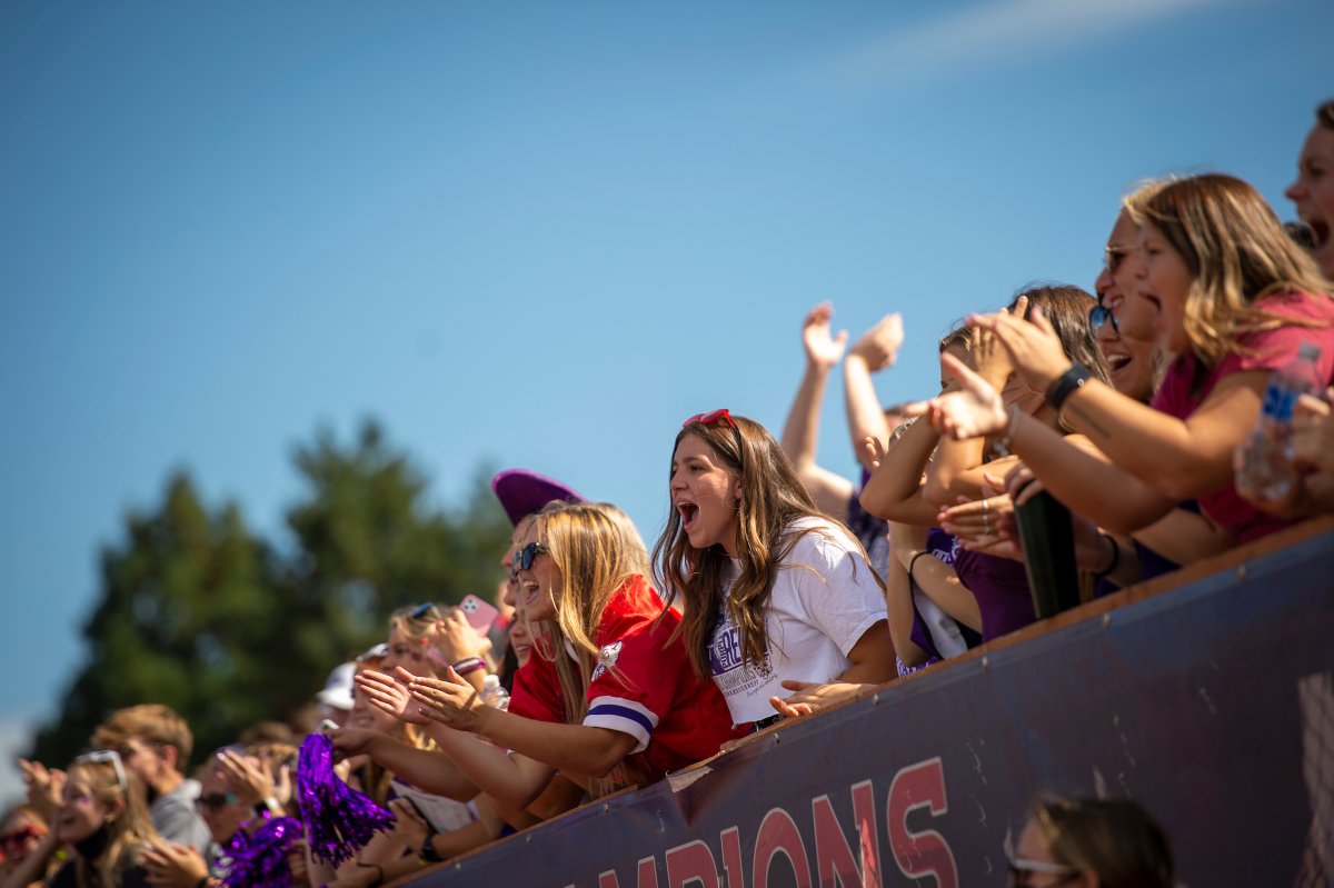 LinfieldUniv's tweet photo. Due to the surge in COVID-19 cases &amp; the increased infectiousness of the latest variant, the @linfieldsports department has set some temporary restrictions on spectators at athletic events. Details: https://t.co/oVGeF0V6ur https://t.co/P68L031eiP