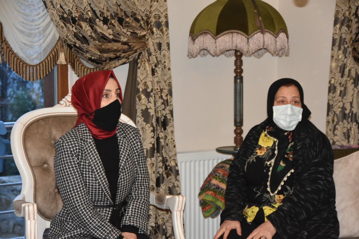 baharayvazoglu's tweet photo. İl Kadın Kolları Yöneticimiz, Kıymetli ablam Nurten Şahin'e  annesinin  vefatı dolayısıyla taziye ziyaretinde bulunduk. 

Ebedi aleme irtihal eden Hatuncuk teyzemize Rabbim’den rahmet Şahin ailesine tekrar sabır ve başsağlığı dilerim. https://t.co/wNa6bQ3M69