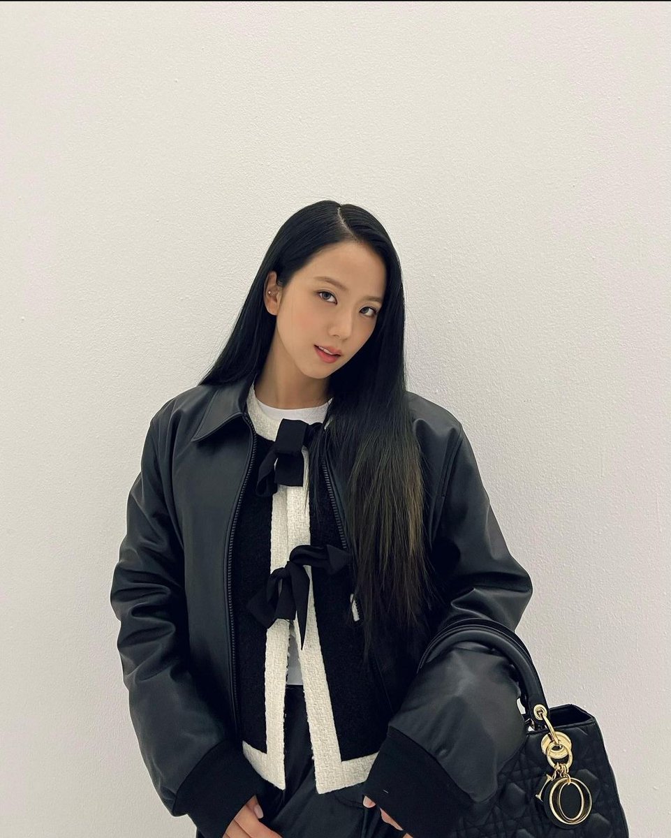 Ros90098804's tweet photo. Biz boşuna mı jisoo'ya best visual diyoruz 🛐🛐💟 https://t.co/ZsStnrRVqY