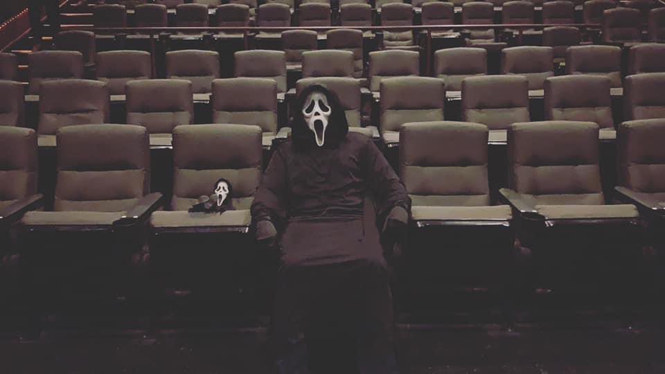 AudioReactions's tweet photo. #Scream week! This Thursday I’ll be attending to the premiere of #ScreamMovie  bring my little #Ghostface with me! @DavidArquette @NeveCampbellWeb @mattlillard @Scream_Fan @ScreamMovies @ParamountPics @ScreamMoviesFan https://t.co/DBiDFB8J9U