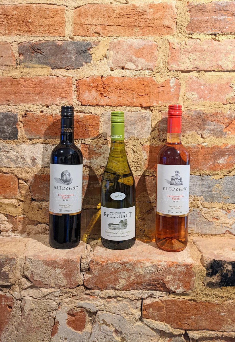 🍇Pallet House Wine🍇
We have carefully selected our House Wine alongside Nicholas from @thospeatling 
We took part in many wine tastings to ensure we chose the best for your Palate🍷
Come and try out our various wines, including our local wine from @giffordshallvineyard