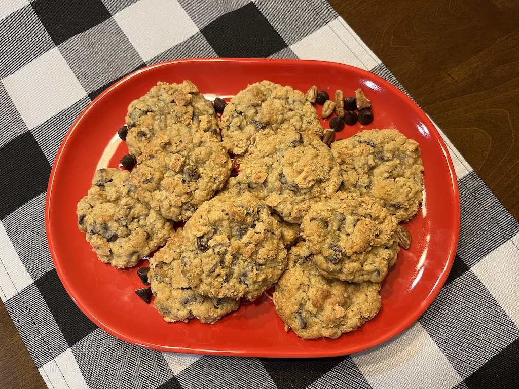 Dessert, snack or breakfast cookie? You decide! Try our new recipe for Cinnamon Graham Cracker Crunchy Cookies: bit.ly/339GmvJ