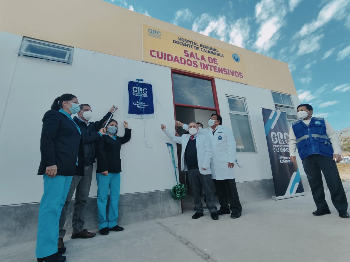 gob_reg's tweet photo. ☑️Gobernador @MesiasGuevara inauguró nueva Unidad de Cuidados Intensivos en el Hospital Regional de Cajamarca

Esta obra ejecutada en un área de 140 metros cuadrados  y tiene una inversión de 1 millón 400 mil soles.

@Minsa_Peru https://t.co/8NDq9BsPk6