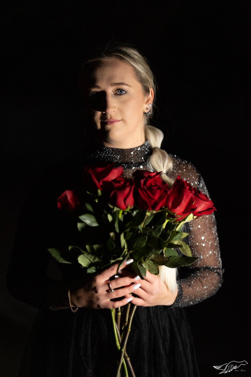 SydneePea's tweet photo. Will you accept this rose? 🌹 https://t.co/UJxGyGJTzp