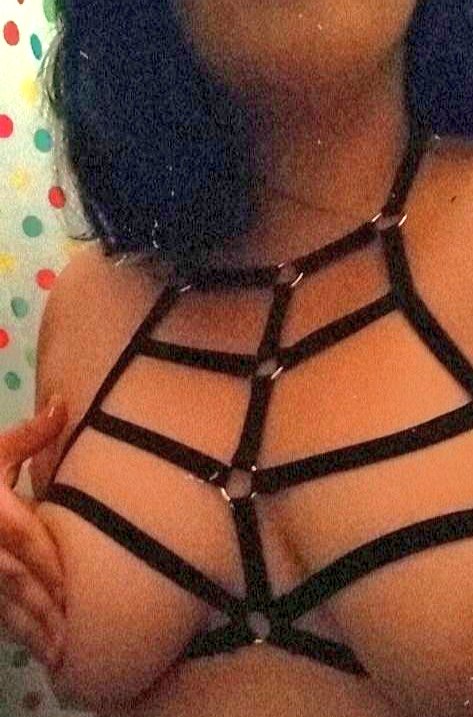 GiselGlock's tweet photo. 😈😈😈
Nena mala de repente 😛😋 #MartesdeTtas  #CurvyBodies https://t.co/vUCLvXjQyC