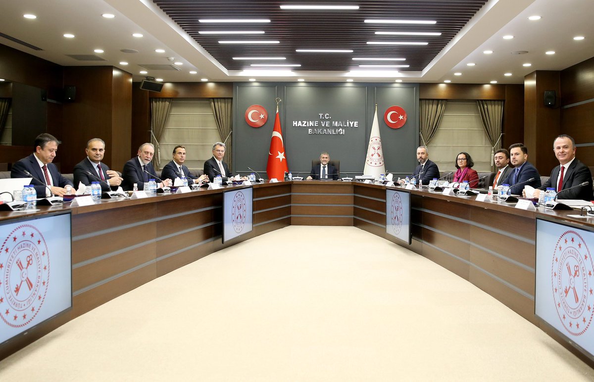 Simone Kaslowski (@simonekaslowski) on Twitter photo Hazine ve Maliye Bakanı Sayın Dr. <a href="/NureddinNebati/">Dr.Nureddin NEBATİ🇹🇷</a> ile bir araya gelerek son ekonomik gelişmeler kapsamındaki görüşlerimizi paylaştık. Sayın Nebati’ye teşekkür ederiz. Hazine ve Maliye Bakanı Sayın Dr. <a href="/NureddinNebati/">Dr.Nureddin NEBATİ🇹🇷</a> ile bir araya gelerek son ekonomik gelişmeler kapsamındaki görüşlerimizi paylaştık. Sayın Nebati’ye teşekkür ederiz.