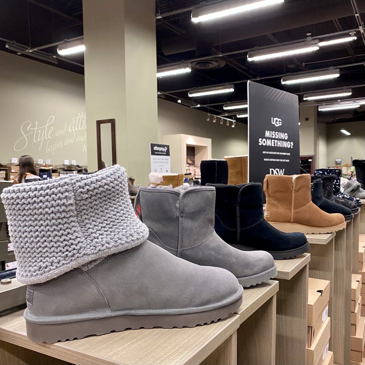 Holyoke Mall on Twitter: "Freezing temps 🥶 call for super warm boots and  slippers!! Check out the @UGG selection at @journeys and @dsw_us! 👢🥾🥿  #holyokemall #westernmass #ugg #journeys #dsw https://t.co/0HuUucVXt1" /  Twitter