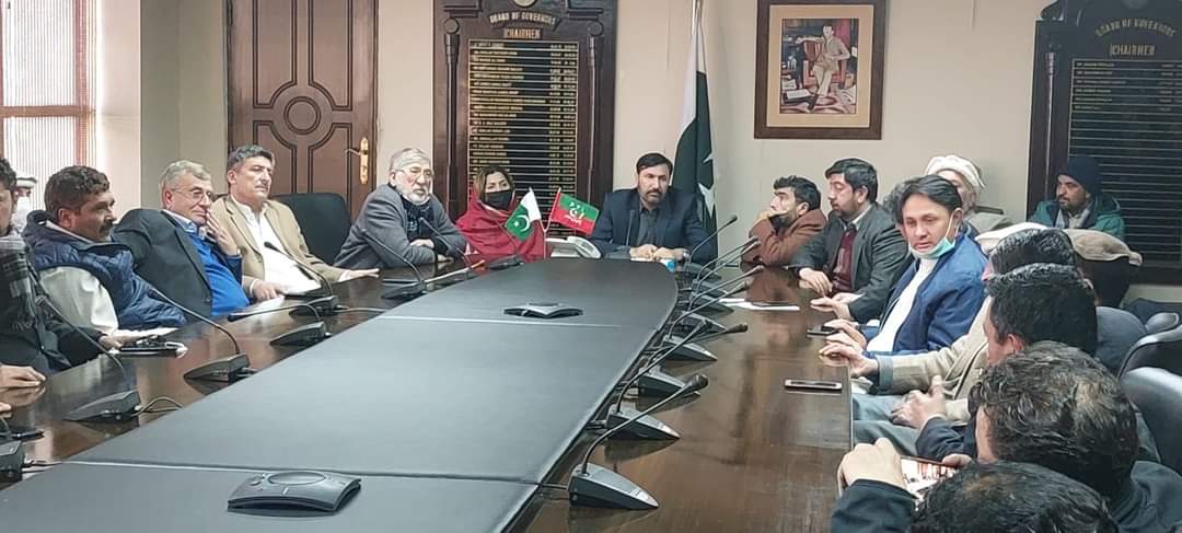 SibghatullahMna's tweet photo. ممبر قومی اسمبلی و پارلیمانی سیکرٹری صاحبزادہ صبغت اللہ کیساتھ پی ٹی آئی اپر چترال اور لوئر چترال کے منتخب نمائندوں اور پی ٹی آئی کے سینئر رہنماؤں کےملاقات

ملاقات میں ایم این اے صاحبزادہ صبغت اللہ  کو 4 ضلعوں کا کوآرڈینیٹر منتخب ہونے پر مبارکبادیں https://t.co/SyhFt4TsmG