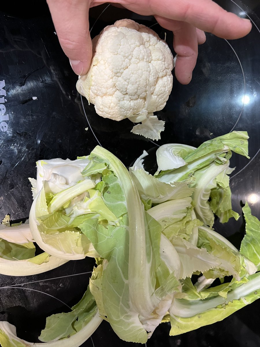 Christopher_JH's tweet photo. @LidlGB Really? Is it really worth shipping round the country cauliflowers where the florets weigh 210g and are the size of a cricket ball and the leaves weigh 380g? Waste of 79p that's for sure. https://t.co/gKdm4iXUDt