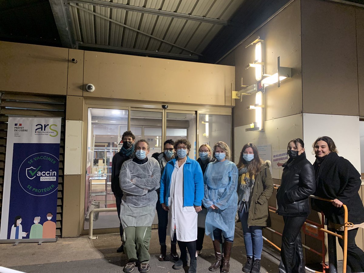 CHU_Grenoble's tweet image. Vaccination Covid-19 au @CHU_Grenoble, ce soir venez sans rdv jusqu’à 21h30 au centre La Tronche (anciennes urgences adultes) - Une autre nocturne est prévue jeudi 13 janvier !