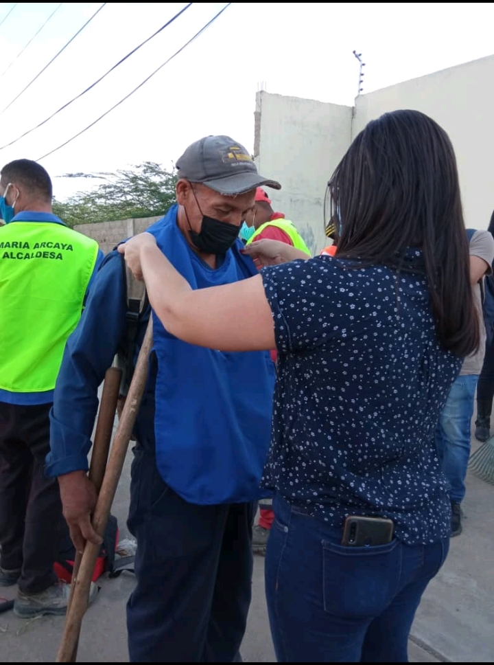 alcaLosTaques's tweet photo. Gracias al esfuerzo mancomunado del Gobernador Víctor Clark y la Alcaldesa María Arcaya, se dio inicio al Plan “Conservemos Nuestros Espacios” que consiste en el saneamiento, desmalezamiento y embellecimiento de los espacios públicos del Municipio. https://t.co/OwU2Z2fO3V
