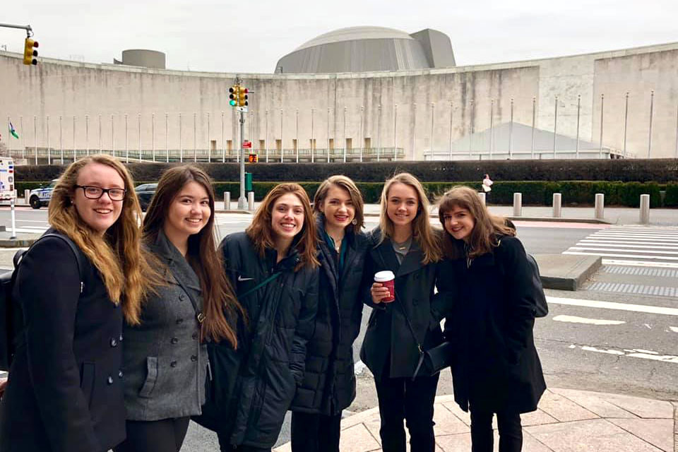 UMNCSE's tweet photo. We're #UMNProud of @UMNISyE and @UMNRobotics student Grace Hansen! Motivated by her time in @FIRSTweets, Hansen (left in the photo) co-founded the Green Girls STEM Foundation to advocate for underrepresented students in STEM. @ggstemfound

Read more at https://t.co/kSExWeYqa0. https://t.co/y6QtjeaEnD