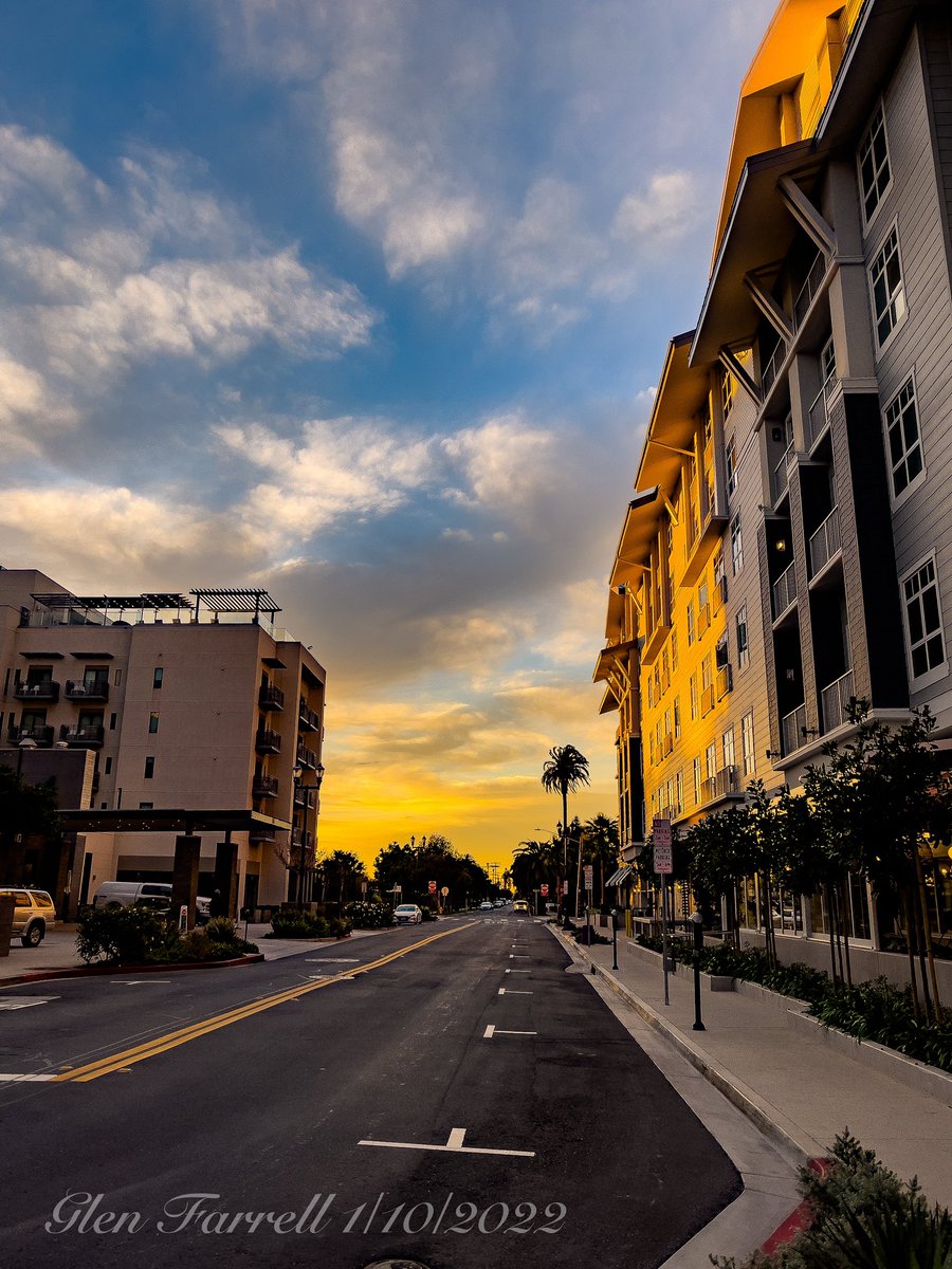 gefarrell's tweet image. Parting shot of yesterday's amazing sunrise in @CityofOceanside looking South on Myers street. Love being able to walk through my city every morning. #visitoceanside