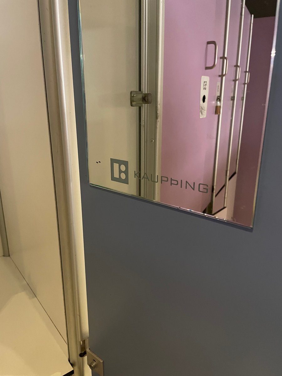 Líklegast ein besta fjárfesting Kaupþings var branding á öllum speglum World Class Laugum sem lifir enn góðu lífi árið 2022.