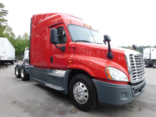 semitrucks's tweet photo. Check this 2014 #Freightliner #Cascadia #Midroof XT #AmeritruckLLC in #Charlotte #NorthCarolina https://t.co/COJG7Mt2AX #truckers #trucksales #trucksforsale https://t.co/jvKFDebkmG