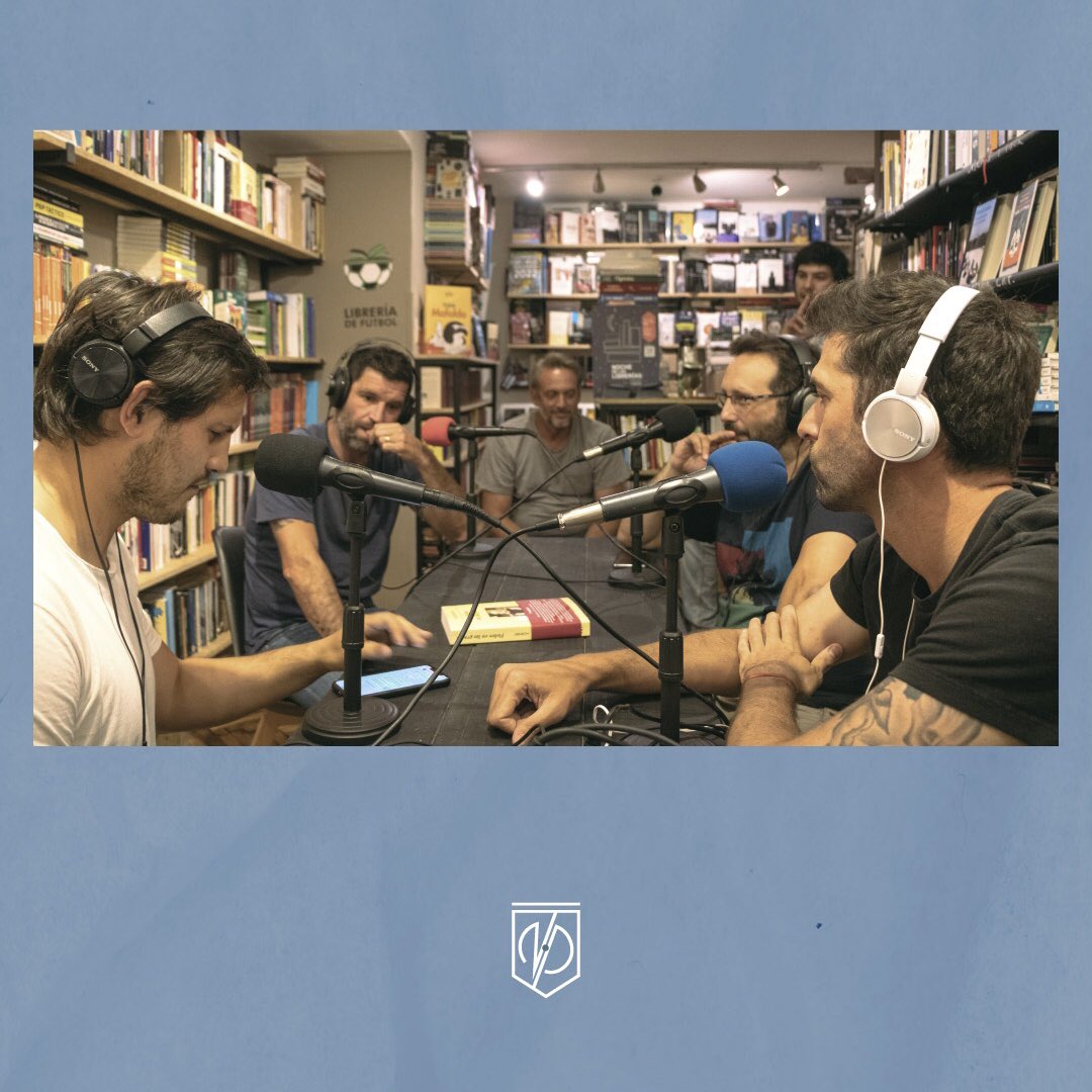 Acá muy atentos escuchando el Capítulo 4. 

📣 open.spotify.com/episode/0D0oyf…