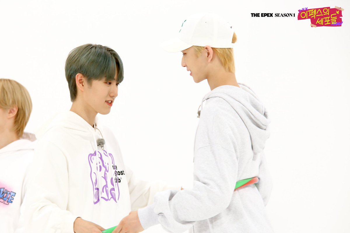 sywpics's tweet photo. [archive]

THE EPEX SEASON 1 : EPEX CELLS 
Ep 1-10 - BEHIND PHOTOS

#THEEPEX #이펙스의세포들 
#EPEX #이펙스 #YEWANG #예왕 

ep 1-2 https://t.co/UDwbKNOQKJ