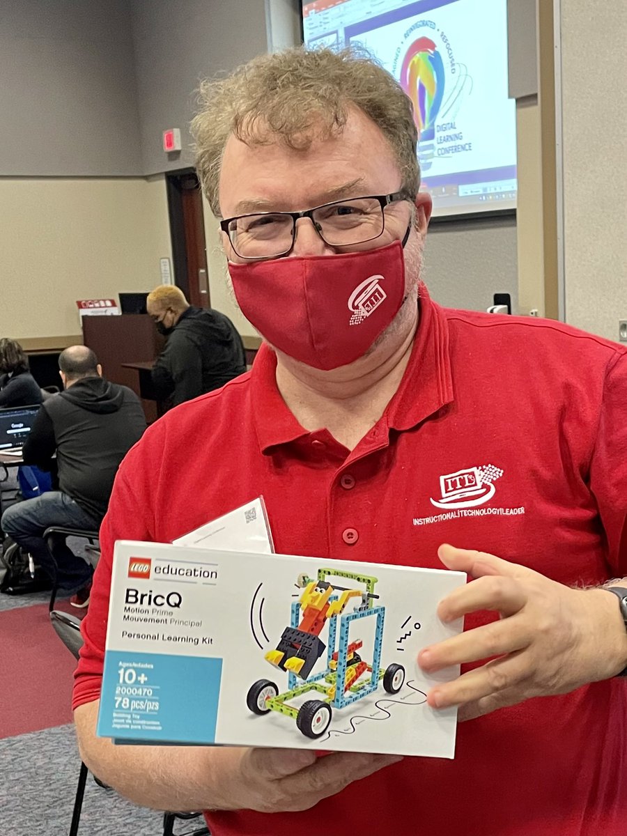 Mr. Mullany donated two BricQ sets won at @R4DigiLearn to ES Library! Thanks Mullany! @StaffordMSD @SMSDiTech @SMSDElementary #R4DLC #SMSDReads
